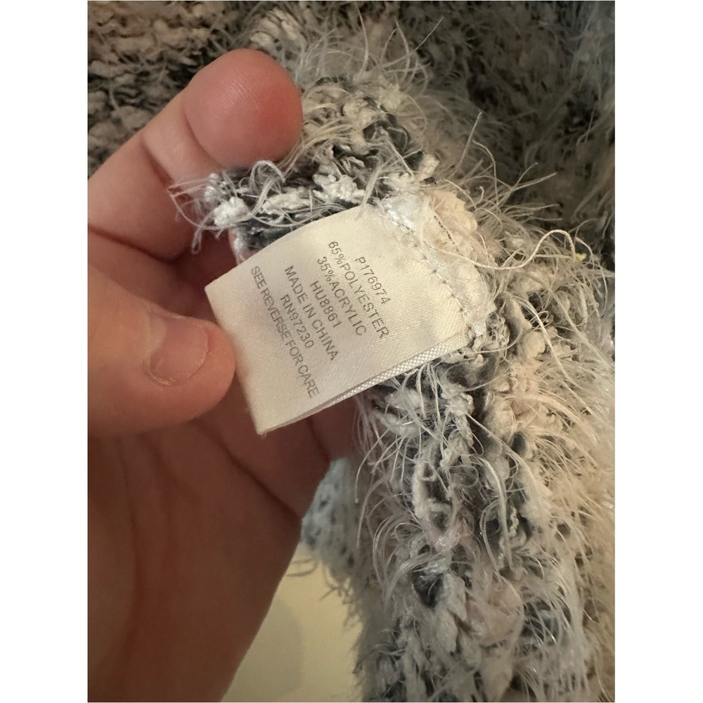 Cozy Winter Absolutely Famous Cardigan L Gray White Fuzzy Open Front Pockets - Picture 4 of 6